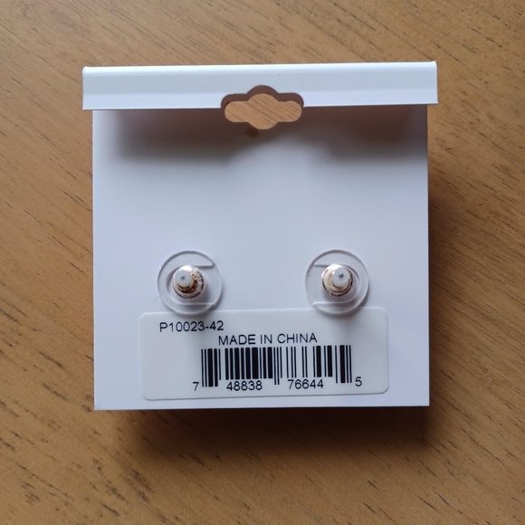 COPY - ๐๐Juicy Couture Queen Bee Earrings!๐ฅฐ - Picture 3 of 7